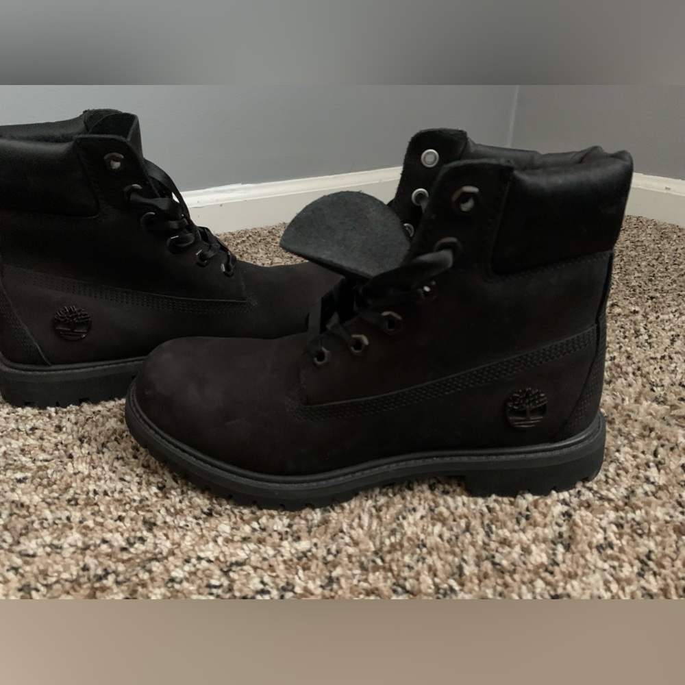 Timberland boots - black with satin rim - Size 8
